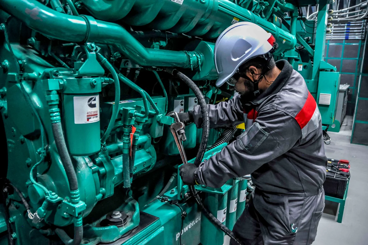 cumandes mantenimiento plantas eléctricas